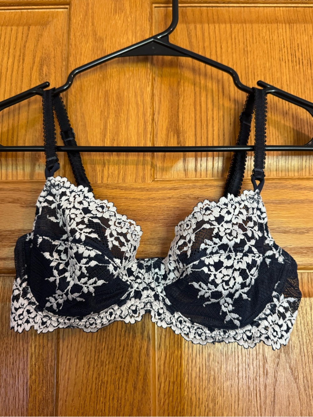 Wacoal 32C Navy White Floral Lace Unlined Underwire Bra EUC
